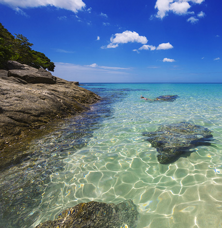 image of clear water shore in Bermuda