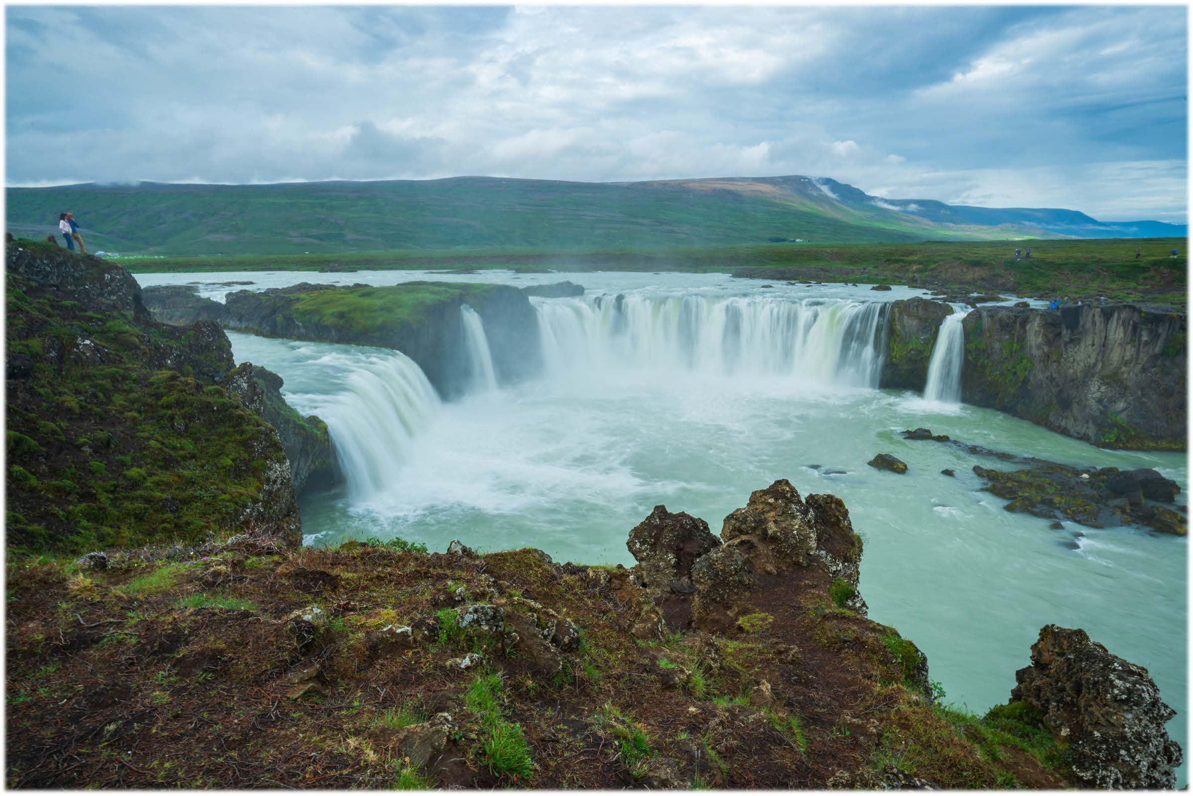 image of massive waterfall in Iceland