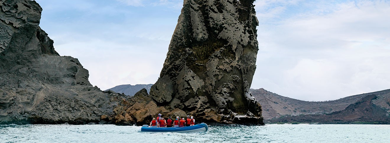 image ABD Galapagos Zodiac Boat